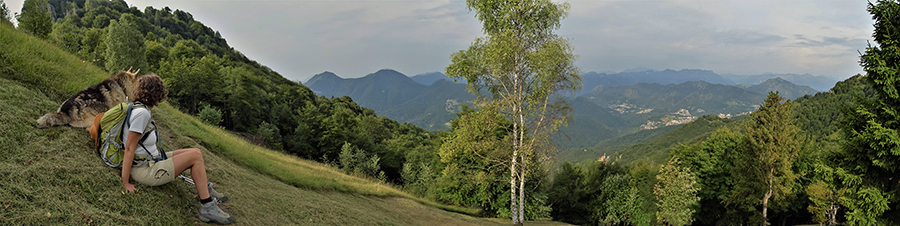 Bella vista verso la Val Serina dai prati del roccolo del Forcellino